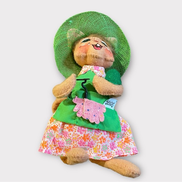 Vintage Annalee Mobilitee Girl Mouse Gardener Seeds - Picture 2 of 5